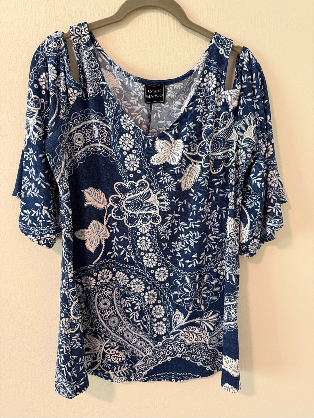 Coco Bianco Navy Floral Cold-Shoulder V-Neck Top - Med